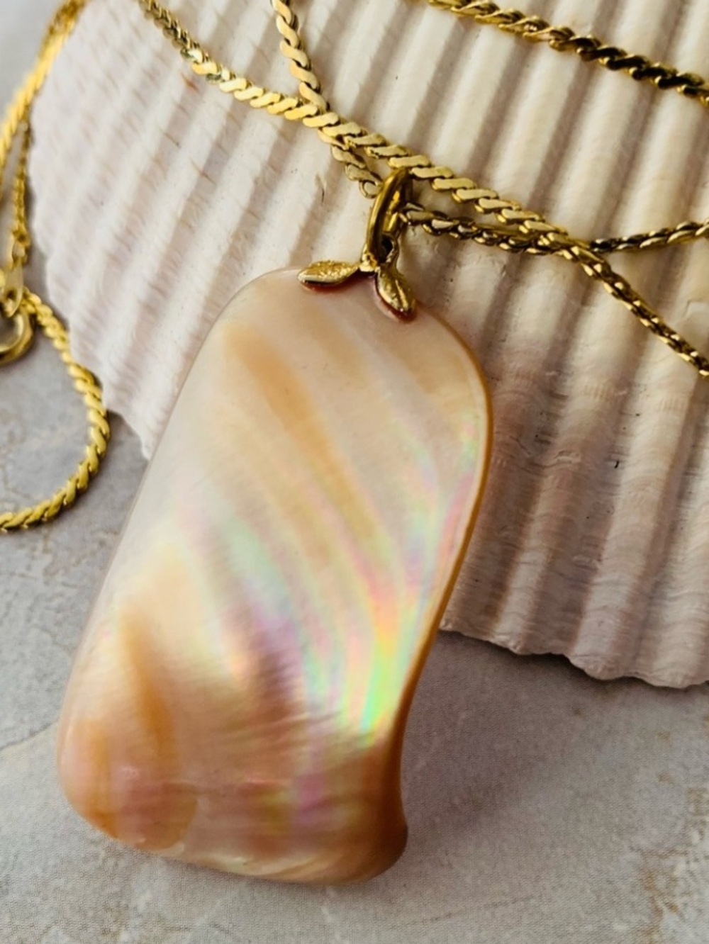 Vintage Mother of Pearl Cream White Unique Shell Pendant Necklace 24” Golden